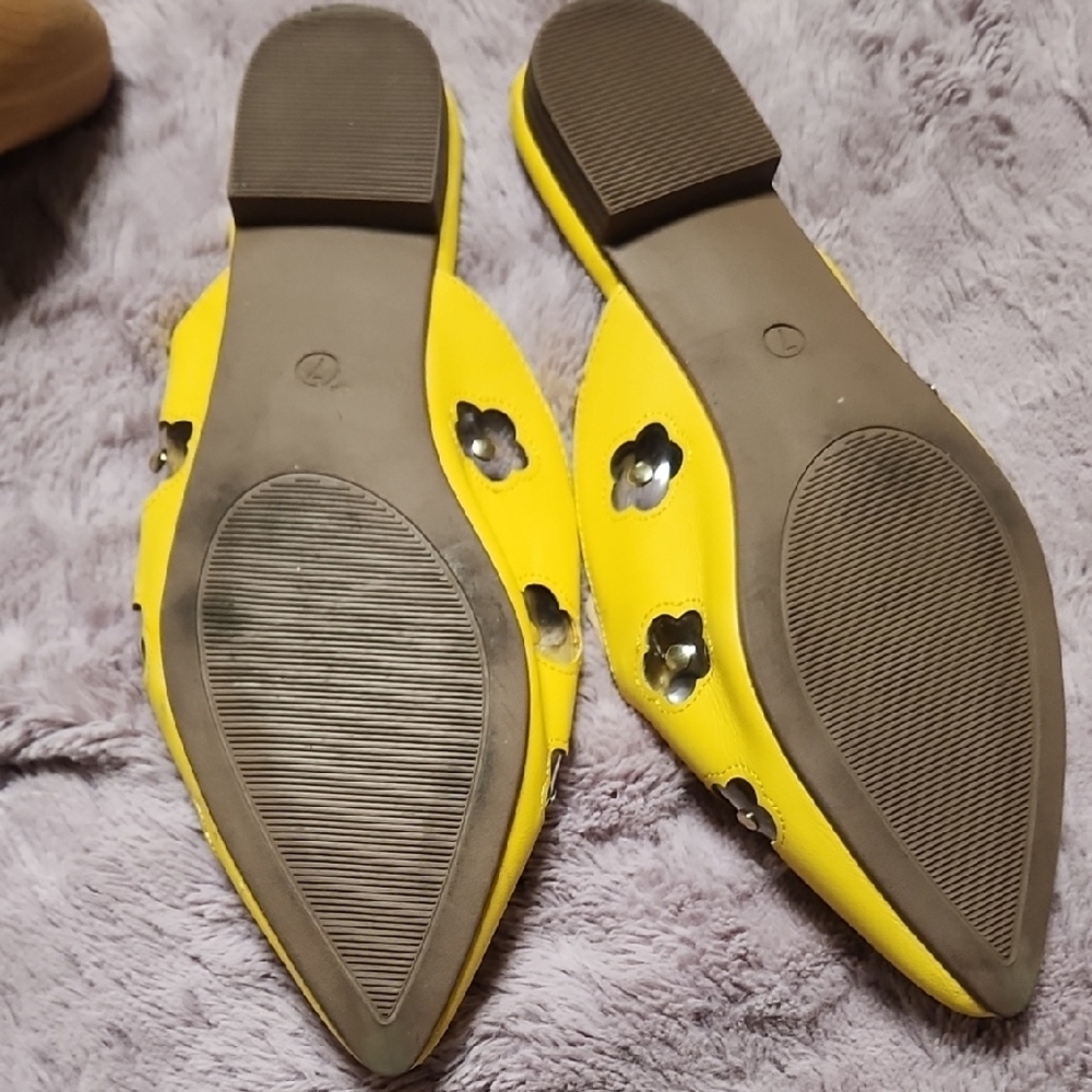 Vibrant Yellow Floral Women's Mules Cute Clear Flower Design - Picture 4 of 4